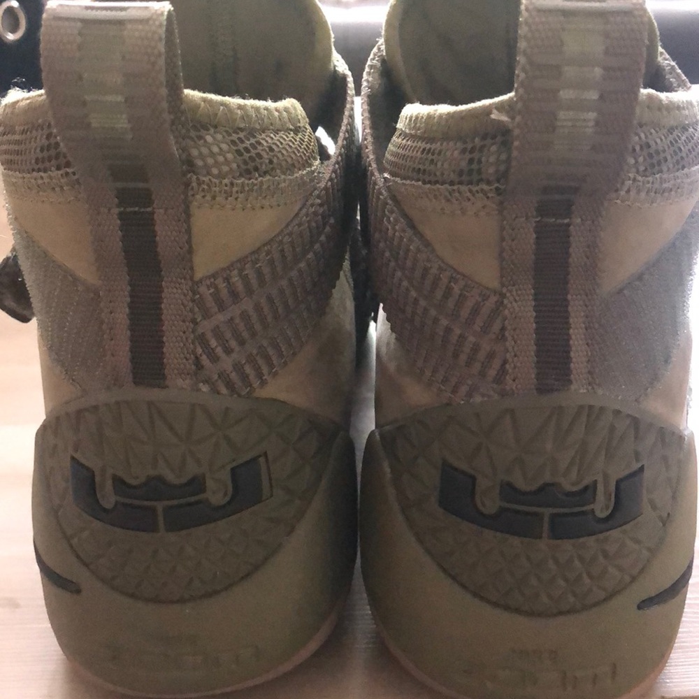 new olive green nike shoes